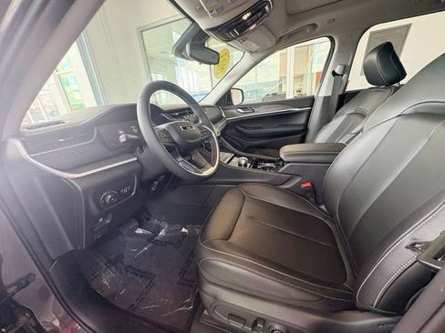 Used 2023 Jeep Grand Cherokee Limited RWD image 19