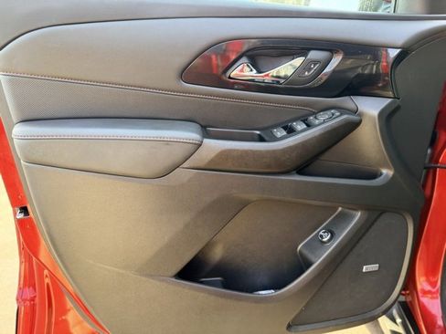 Used 2023 Chevrolet Traverse RS image 20