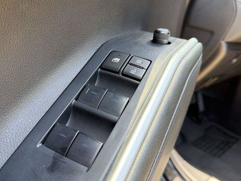 Used 2024 Toyota Highlander XSE FWD image 12