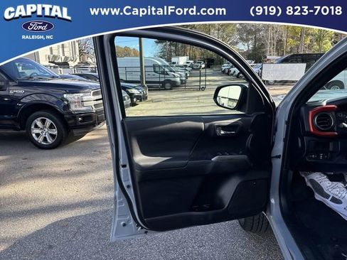 Used 2019 Toyota Tacoma TRD Sport image 20
