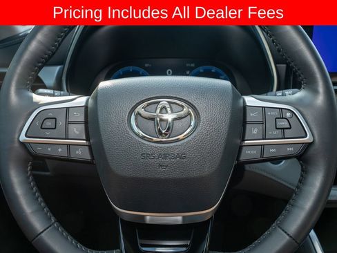 Used 2024 Toyota Highlander Platinum FWD image 22