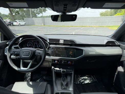 Certified 2025 Audi Q3 2.0T Premium w/ Convenience Package AWD/4WD image 9