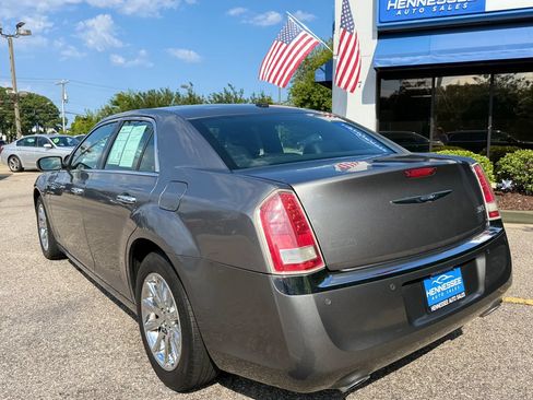 Used 2011 Chrysler 300 Limited RWD image 27