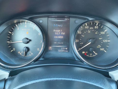 Used 2018 Nissan Rogue Sport SV w/ SV Technology Package image 18