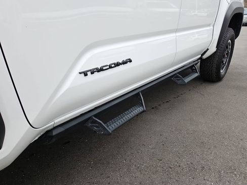 Used 2025 Toyota Tacoma TRD Off-Road image 37