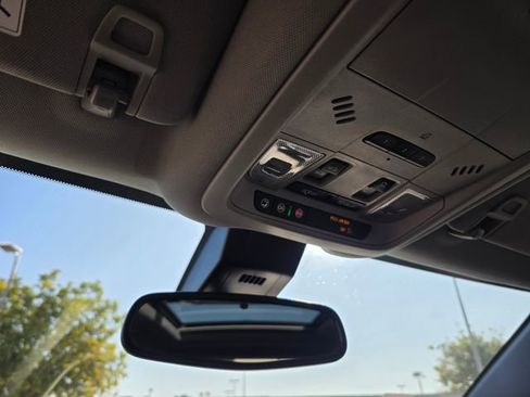 Used 2023 Chevrolet Equinox Premier image 39