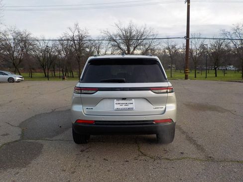 New 2025 Jeep Grand Cherokee Limited image 8