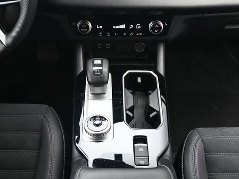 Used 2025 Mitsubishi Outlander SE FWD image 29