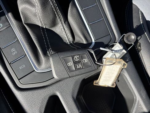 Used 2025 Volkswagen Jetta SE image 22