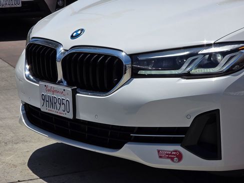 Used 2023 BMW 530e w/ Premium Package RWD image 8