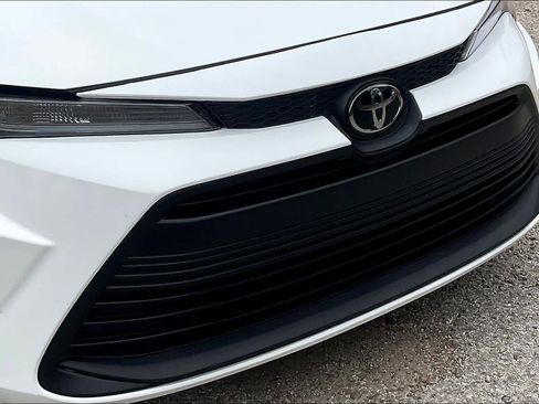 Used 2023 Toyota Corolla LE FWD image 29