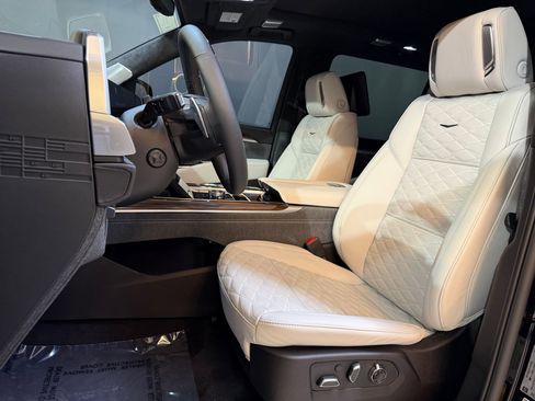 New 2026 Cadillac Escalade ESV Platinum Sport AWD/4WD image 4
