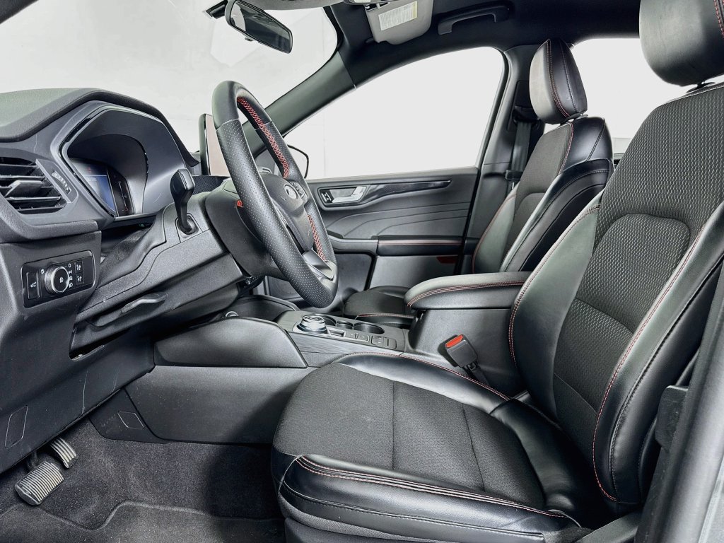 Used 2025 Ford Escape ST-Line Select AWD/4WD image 12