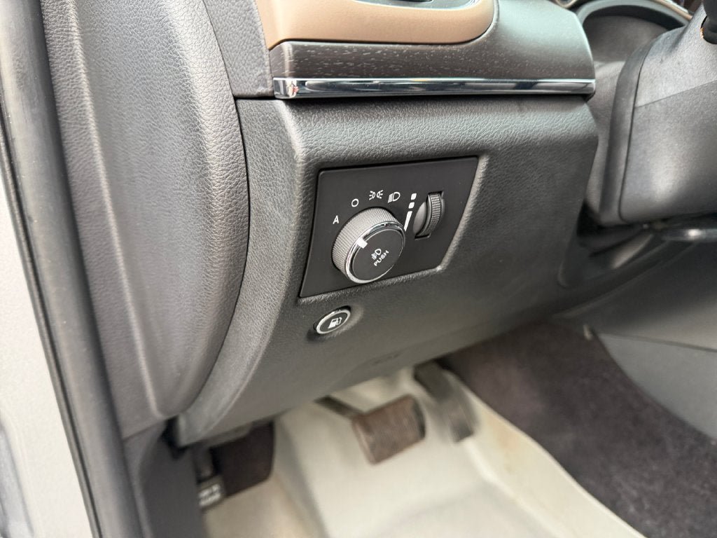 Used 2016 Jeep Grand Cherokee Limited AWD/4WD image 19