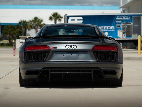 Used 2018 Audi R8 V10 RWD image 6