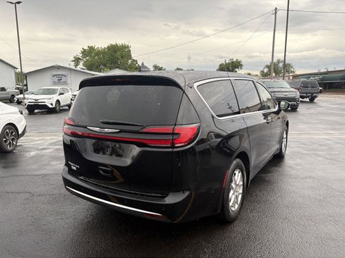 Used 2025 Chrysler Pacifica Select FWD image 25