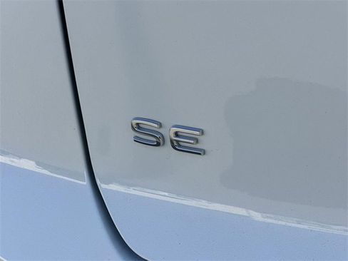 Used 2020 Volkswagen Atlas Cross Sport SE w/ Panoramic Sunroof Package image 31