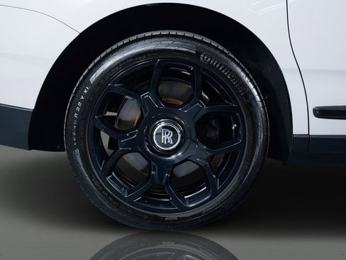Used 2024 Rolls-Royce Cullinan Black Badge image 8