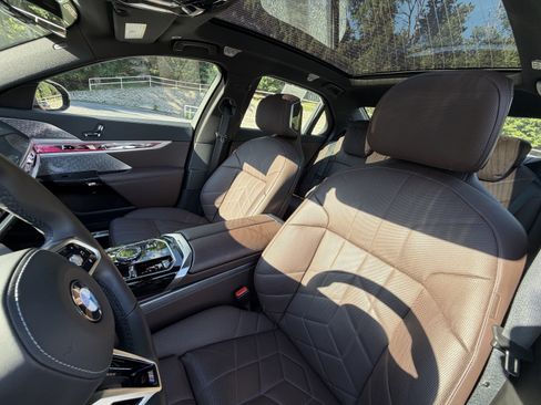 Certified 2023 BMW 760i xDrive w/ Luxury Rear Seating Package AWD/4WD image 11