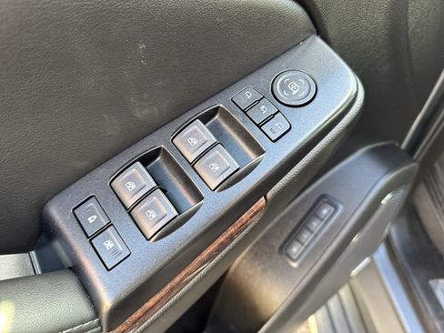 Used 2019 GMC Yukon SLT image 13