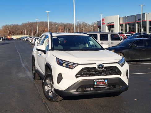 New 2025 Toyota RAV4 XLE image 34