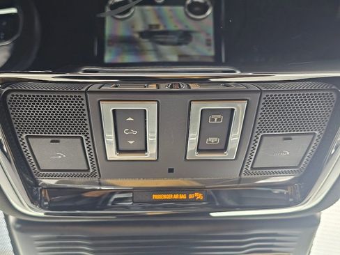 Used 2021 Land Rover Range Rover Velar R-Dynamic S AWD/4WD image 18