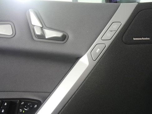 New 2026 BMW iX xDrive45 image 10