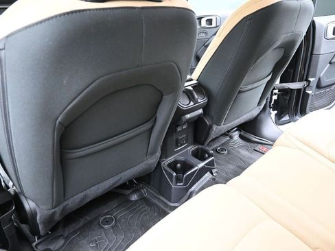 Used 2021 Jeep Wrangler Unlimited Sahara AWD/4WD image 27