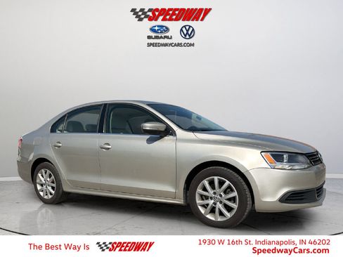 Used 2013 Volkswagen Jetta SE FWD image 1