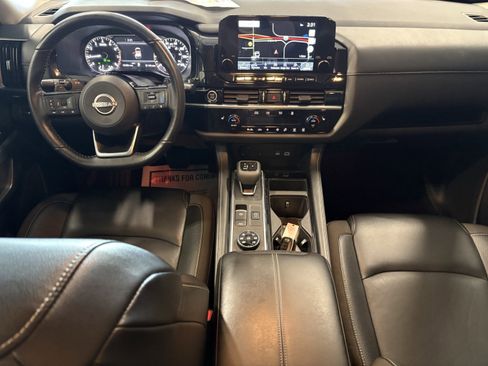 Used 2023 Nissan Pathfinder SL image 10