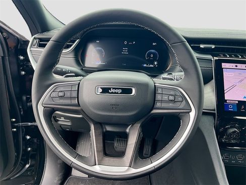 New 2025 Jeep Grand Cherokee Limited w/ Black Appearance Package image 16