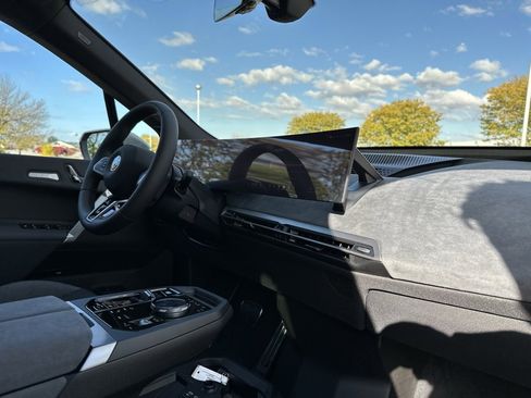 New 2026 BMW iX xDrive60 w/ M Sport Package image 29