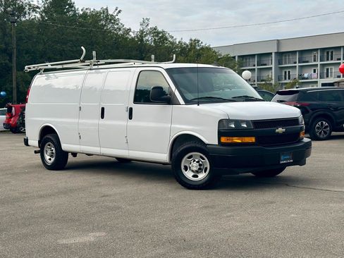 Used 2018 Chevrolet Express 2500 Extended RWD image 2