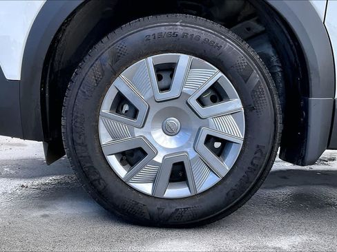 Used 2025 Nissan Kicks S FWD image 8