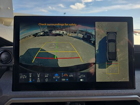 Used 2025 Toyota Tacoma Trailhunter w/ Tow Tech Package image 33