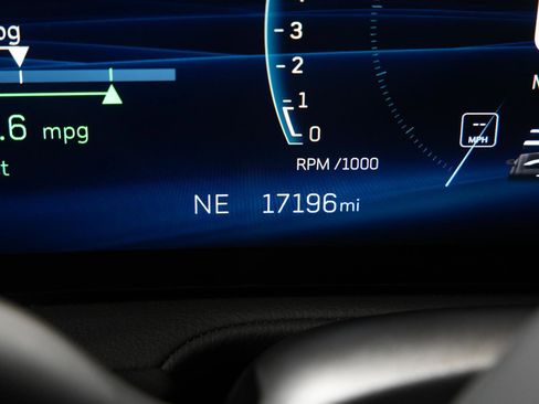 Used 2025 Cadillac XT4 Premium Luxury image 31