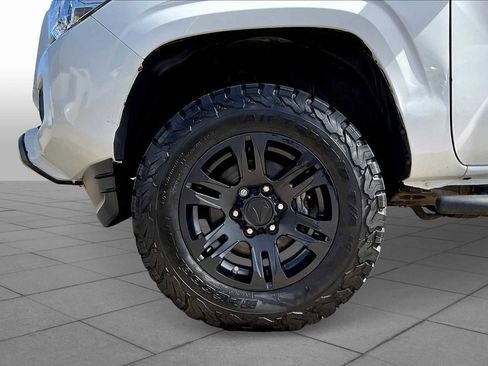Used 2019 Toyota Tacoma SR5 image 11
