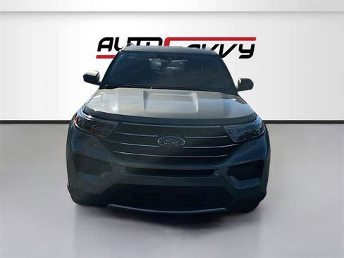 Used 2020 Ford Explorer XLT w/ Comfort Package image 2