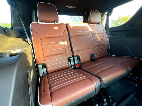 Used 2023 GMC Yukon Denali Ultimate image 28
