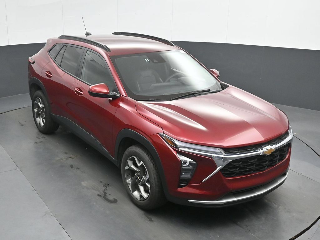Used 2025 Chevrolet Trax LT FWD image 32