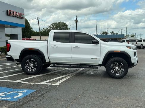 Used 2024 GMC Canyon AT4 w/ Technology Package AWD/4WD image 4