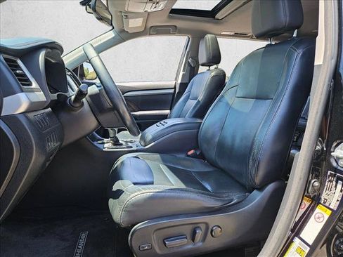 Used 2016 Toyota Highlander XLE AWD/4WD image 10