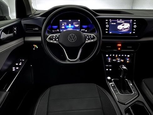 Used 2024 Volkswagen Taos SE image 40