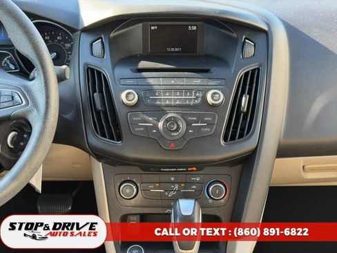 Used 2015 Ford Focus SE FWD image 11
