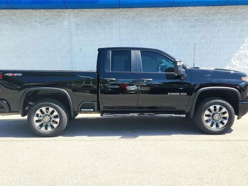 Used 2024 Chevrolet Silverado 2500 Custom w/ Custom Value Package AWD/4WD image 8