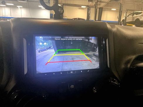 Used 2017 Jeep Wrangler Sahara AWD/4WD image 19