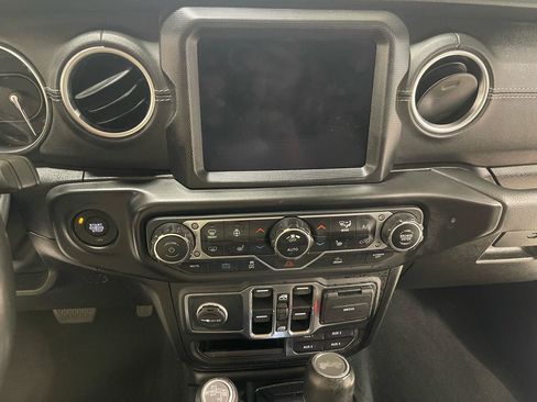 Used 2023 Jeep Wrangler Unlimited Sahara w/ Cold Weather Group AWD/4WD image 18