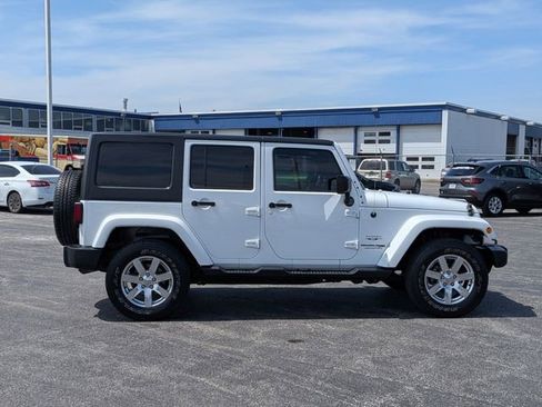 Used 2018 Jeep Wrangler Unlimited Sahara w/ Connectivity Group AWD/4WD image 9