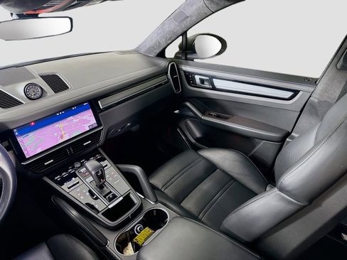 Certified 2020 Porsche Cayenne Turbo S AWD/4WD image 30