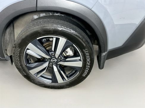 Used 2023 Nissan Rogue SL FWD image 11
